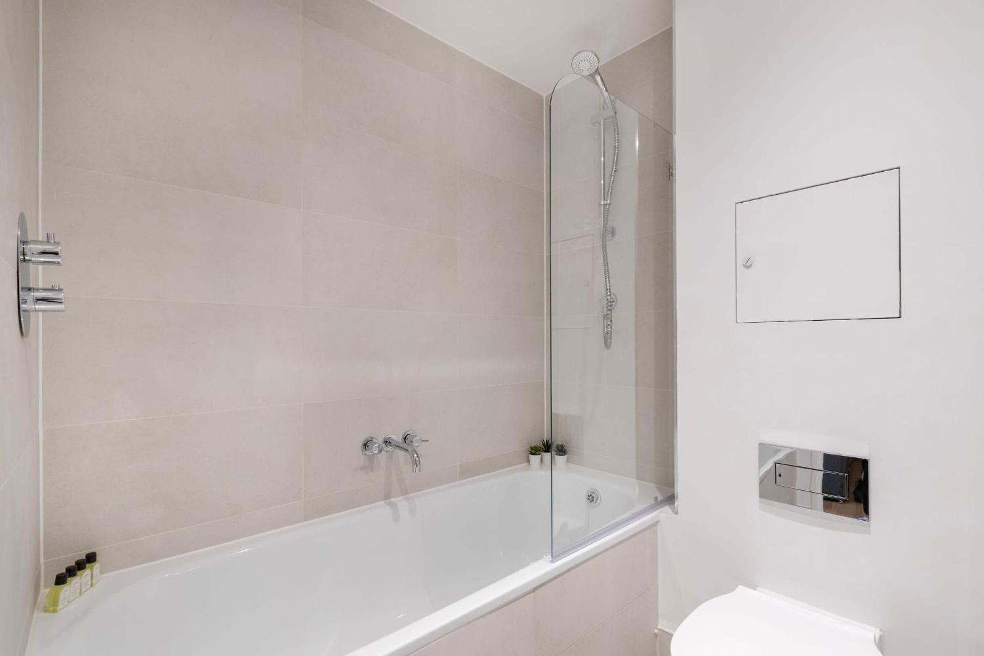 Bnbnova - Fitzrovia & Soho - 2br With Balcony * Londra