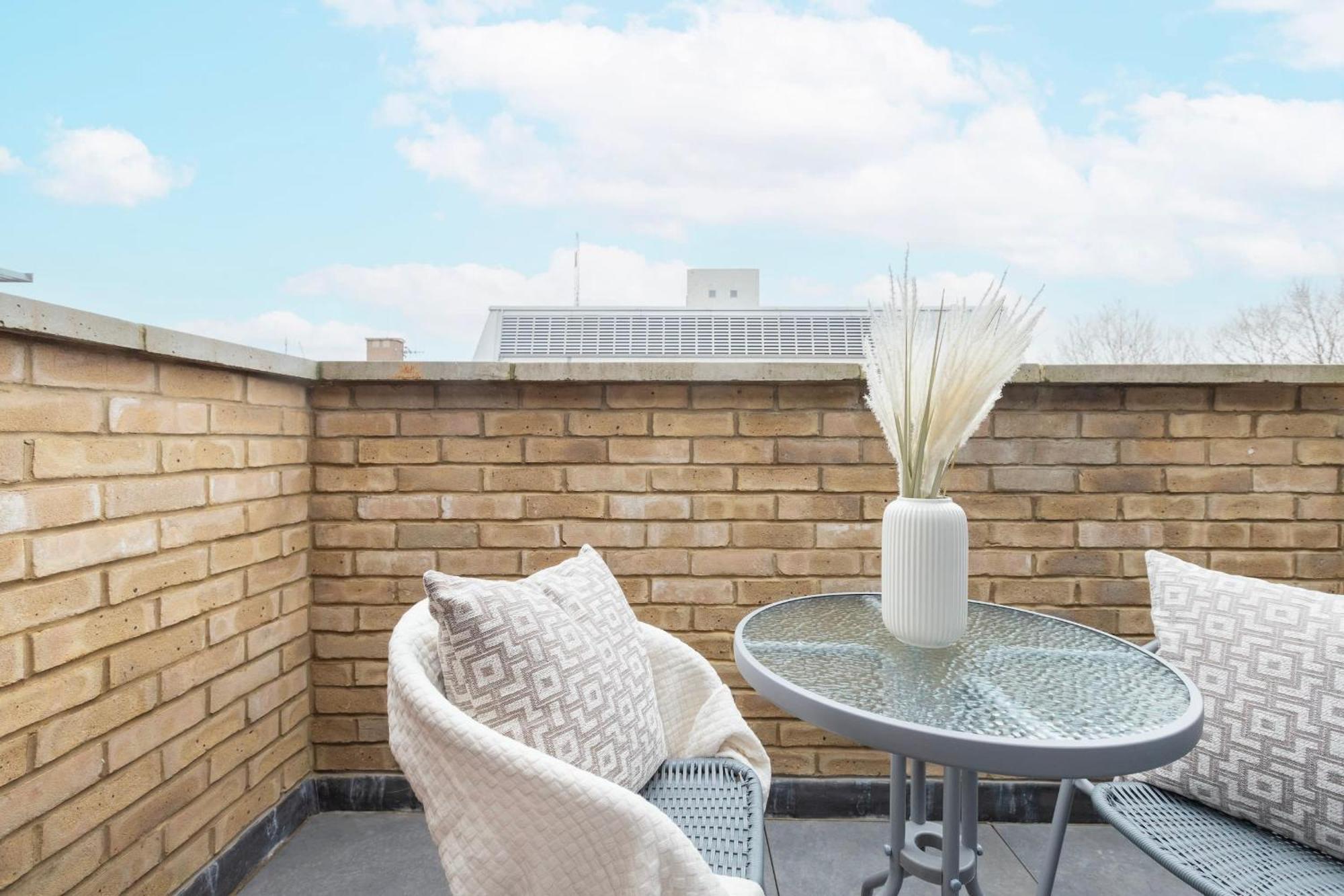 Bnbnova - Fitzrovia & Soho - 2br With Balcony Apartament