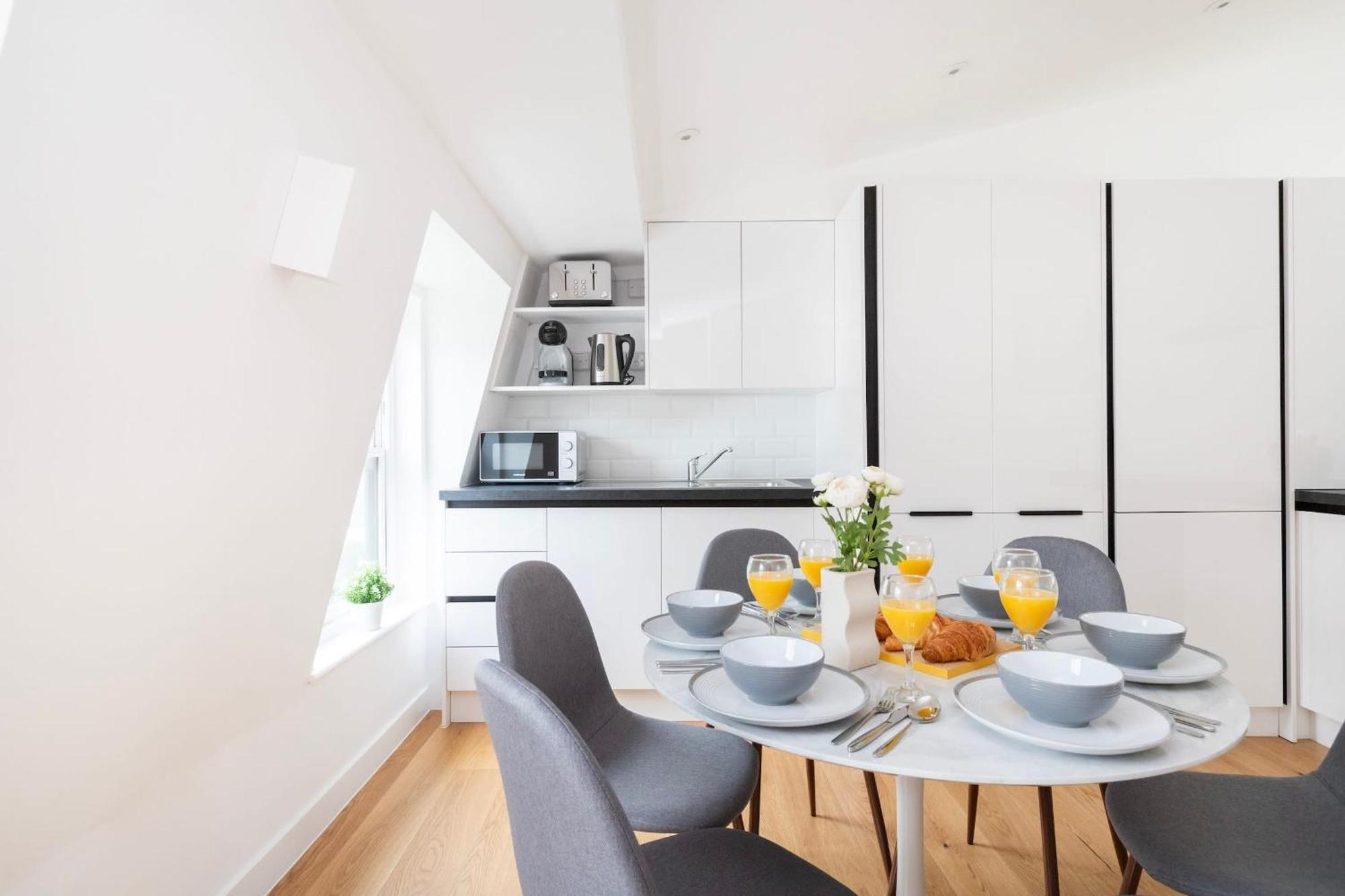 Bnbnova - Fitzrovia & Soho - 2br With Balcony Appartamento Londra